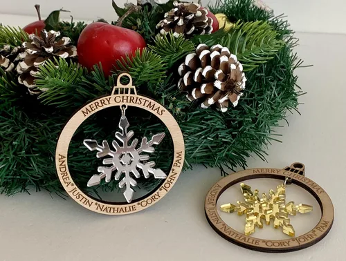 Miniatura 3 de Adorno personalizado para árbol de Navidad 2025, nombres grabados personalizados, miembros de la familia, bola de madera cortada con láser, copos