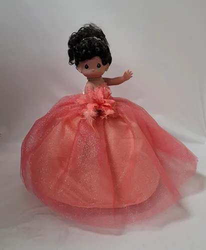 Miniatura 3 de KINNEX COLLECTIONS SINCE 1997 Muñeca de centro de mesa de quinceañera de 17 pulgadas - Vestido de tul, decoración de mesa y recuerdo Mis Quince Años