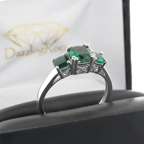 Miniatura 50 de Dazzlingrock Collection Anillo de boda de 3 piedras preciosas creadas en el centro de cojín de 0.04 quilates y diamante blanco natural redondo