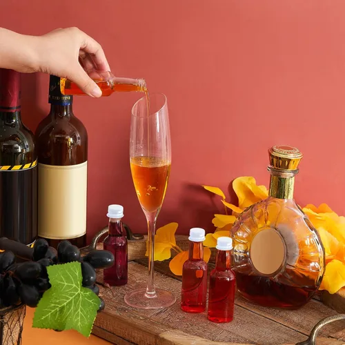 Miniatura 3 de Tessco 100 Piezas Mini Botellas de Licor de Plástico Mini Botella de Aderezo para Ensalada Navidad Pequeños Soportes de Alcohol Disparador con Tapa