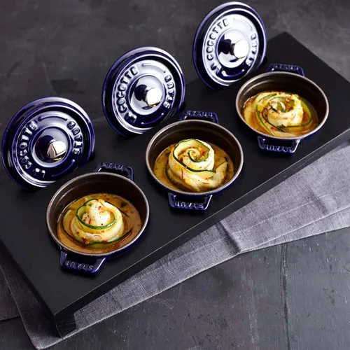 Miniatura 9 de Staub Mini Cocotte Redondo de Hierro Fundido de 0.25 cuartos - Azul oscuro, fabricado en Francia