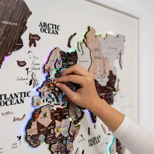 Miniatura 5 de Enjoy The Wood Mapa del mundo de madera a bordo con retroiluminación LED 2.0 - Mapas del mundo hechos a mano para pared con marco - Mapa de viaje