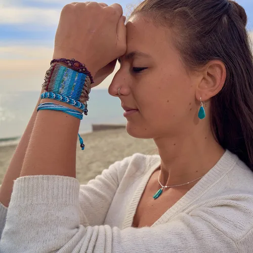 Miniatura 8 de Rumi Sumaq Joyería de Metal Tejida a Mano para Mujeres y Adolescentes – Aretes, Collares y Conjuntos de Plata de Ley y Oro de 14 Quilates con Piedra