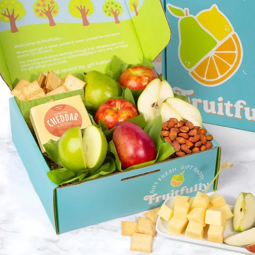 Miniatura 4 de A Gift Inside Perfect Pairings Deluxe Frutas, Quesos y Caja Gourmet