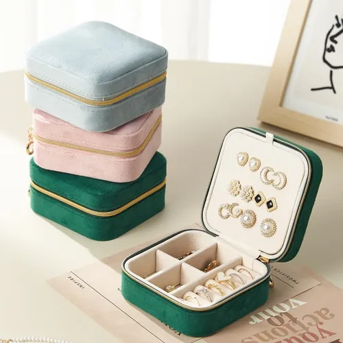 Miniatura 7 de EXUBERTREE Caja de almacenamiento de joyería de viaje de terciopelo de felpa, organizador de joyas de viaje para aretes y anillos, organizador