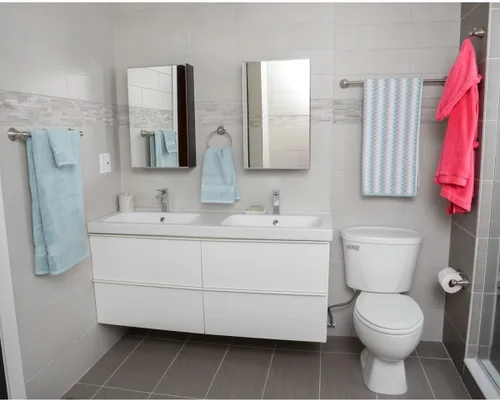 Miniatura 4 de Amazon Basics Juego de accesorios de baño AB-BR817-SN de níquel satinado de 5 piezas, paquete variado