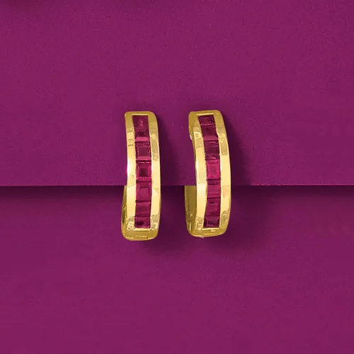 Miniatura 4 de Ross-Simons Aretes de aro Huggie de rubí de corte cuadrado de 080 quilates en oro amarillo de 14 quilates Gema Rubí