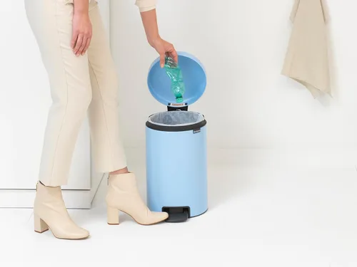 Miniatura 7 de Brabantia NewIcon - Cubo de basura con pedal de cierre suave para cocina, con cubo extraíble, 3.2 galones, azul soñado Azul (Dreamy Blue)