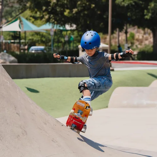 Miniatura 4 de Casco Multideporte Triple Certificado 80Six - Ideal para Bicicleta, Monopatín, Patineta, Patines en Línea y Patinaje en Línea Azul marino mate