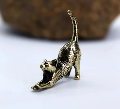 Miniatura 6 de Figura de gato estirada fundida a mano en latón, pequeño gatito, regalo coleccionable para amantes de los gatos, pequeña baratija decorativa de metal