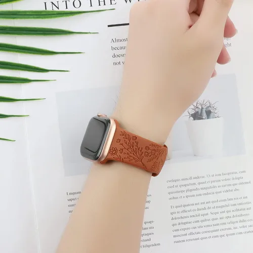 Miniatura 5 de Correa de silicona grabada con flores compatible con correas de Apple Watch de 1.496 pulgadas, 1.575 pulgadas, 1.614 pulgadas, bonita correa Marrón