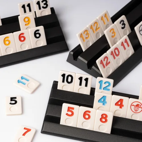 Miniatura 3 de Juego de Rummy, 2 a 4 jugadores con 106 fichas y 4 bastidores, juego de viaje Rummy con funda de piel sintética, divertidos juegos de mesa clásicos
