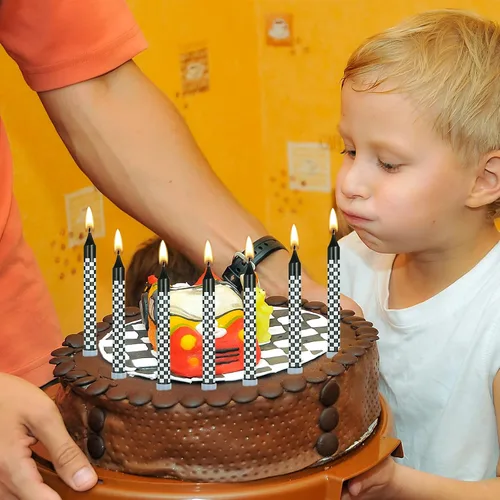 Miniatura 7 de Cindeer 12 velas de cumpleaños temáticas de autos de carreras, bandera a cuadros en blanco y negro para decoración de fiestas de autos de carreras