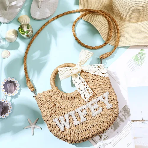 Miniatura 24 de Pinkunn Bolso de paja para novia, bolso tejido a mano, con parches de letras de diamantes de imitación, para despedida de soltera, luna de miel