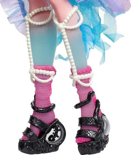 Miniatura 4 de Monster High Muñeca Monster Fest, Lagoona Blue con atuendo glamoroso y accesorios temáticos de festival como aperitivos, póster de banda, bolsa