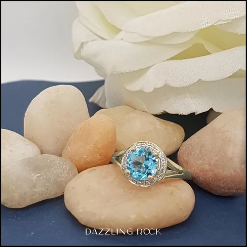 Miniatura 278 de Dazzlingrock Collection Anillo de compromiso redondo de 0.276 in con halo de diamante blanco y vástago dividido para ella en oro macizo de 14