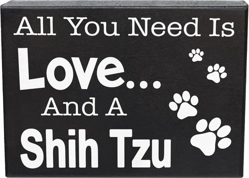 JennyGems Regalos de Shih Tzu, letrero de madera con texto en inglés «All You Need Is Love and a Shih Tzu», decoración de estante y colgante de