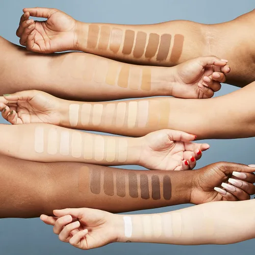 Miniatura 5 de Makeup Revolution Corrector para ocultar e hidratar, infundido con ácido hialurónico, acabado húmedo, C4 para tonos de piel claros, vegano y libre