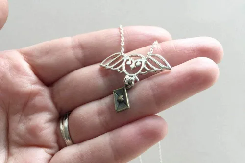 Miniatura 3 de Enchanted Leaves - Collar de búho mensajero de plata - Collar Hedwig - Collar con poste de búho mágico