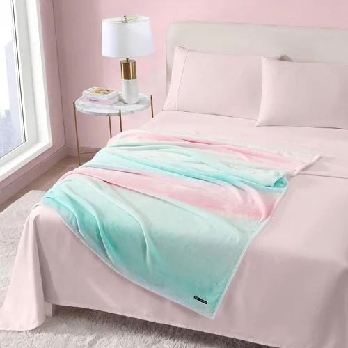 Miniatura 24 de Betsey Johnson - Manta para sofá o cama, manta súper suave y extragrande de aspecto audazmente mullido (corazón punteado rosa, 50" x 70")