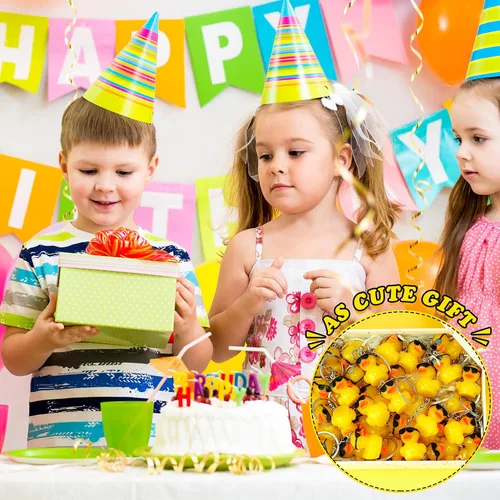 Miniatura 7 de Roowest 24 llaveros de pato miniatura a granel, regalos de fiesta de patos en miniatura 3D, bonitos llaveros pequeños de resina amarilla con dijes