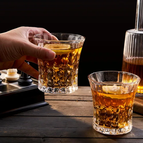 Miniatura 7 de 4 Piedras de Whisky Grandes de 64 cm³ (4 cu in) – Set de Regalo para Hombre – Cubos Esféricos de Hielo de Metal de Acero Inoxidable Reutilizables, 4