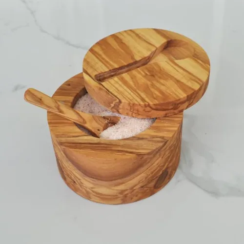 Naturally Med Sal de Madera de Olivo con Cuchara Insertada. Tapa magnética giratoria. Cuchara sujeta por un imán en la tapa. Bodega de sal, salero,