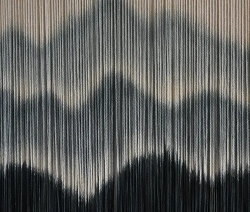 Miniatura 5 de IOWER Macramé para colgar en la pared, decoración de pared de macramé teñido por inmersión de montaña, arte de fibra grande, moderno, bohemio, Negro