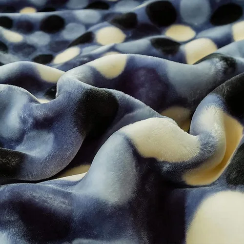Miniatura 6 de LGYKUMEG - Manta coreana de visón, 59"×79", sedosa y cálida - 2 capas reversibles de manta de felpa Raschel 4.4 lb, beige y marrón, (150x200cm-2kg)