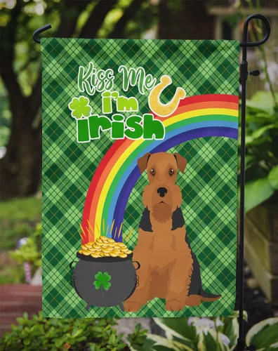 Miniatura 3 de Caroline's Treasures WDK4731GF - Bandera decorativa para jardín del día de San Patricio, color negro y tostado, Airedale Terrier, para jardín