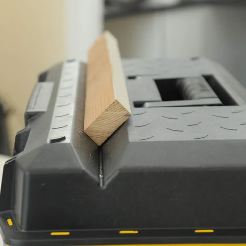 Miniatura 12 de STANLEY FATMAX - Caja de herramientas impermeable de 22.8 in, resistente al agua, gran capacidad de almacenamiento, ranura en V para corte extra