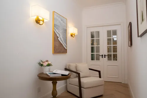 Miniatura 5 de Yosoan Aplique de pared de latón envejecido bohemio de tela blanca, lámpara de pared dorada con 2 luces para interiores, cableado doble, montaje
