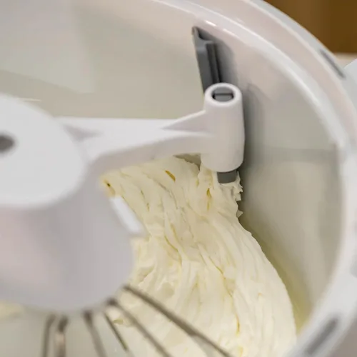 Miniatura 8 de Bosch Universal Plus- Batidora de pie con paquete de accesorios NutriMill Baker's Pack que incluye raspador de tazón, paletas para galletas