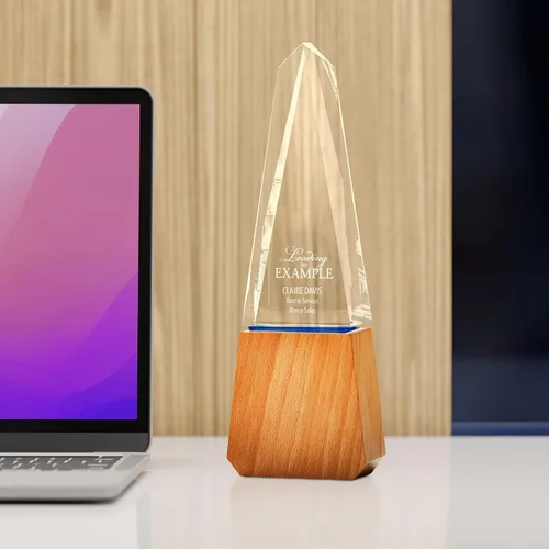 Miniatura 3 de Baudville Trofeo grabado personalizado, base de madera y cristal acentuado azul, diseño moderno