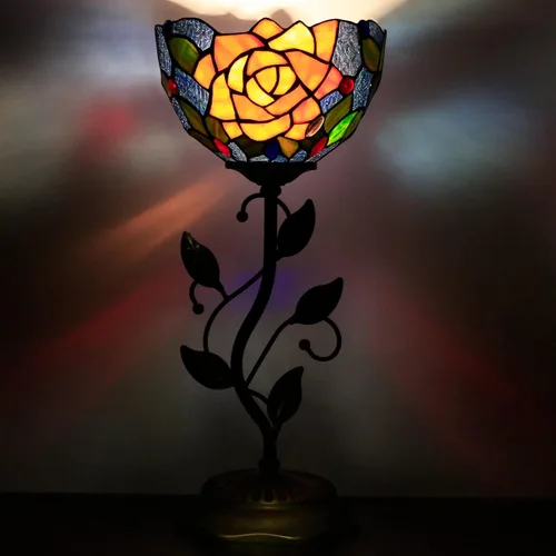 Pequeña Lámpara Tiffany de Vidrio Emplomado Lámpara de Mesa de Luz Ascendente Lámpara de Acento con Base de Hoja de Metal Estilo Rosa Amarilla