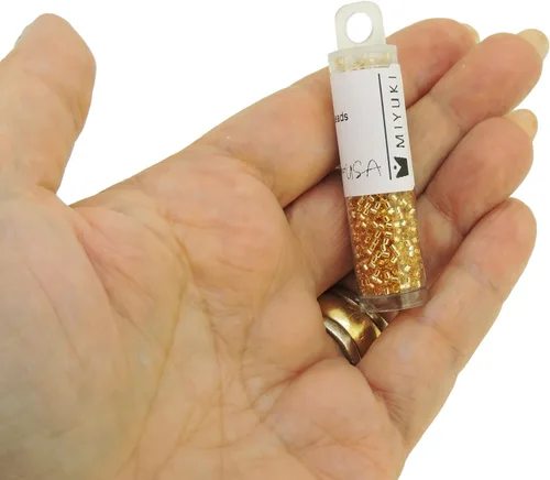 Miniatura 4 de Paquete de 3 cuentas de semillas Miyuki Delica de 21 GM, tamaño 11/0, con forro plateado dorado DB042-3 tubos de 0.18 onzas cada uno