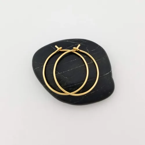 Miniatura 17 de Aretes de aro finos medianos de oro de 14 quilates para mujer, ligeros, minimalistas, para uso diario, de 1.5 pulgadas