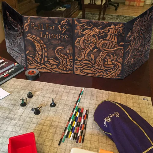 Miniatura 8 de CZYY DND Pantalla de Dungeon Master de Cuatro Paneles con Bolsillos, Cuero Sintético con Relieve 3D con Cthulhu - Incluye Insertos de Pantalla DM