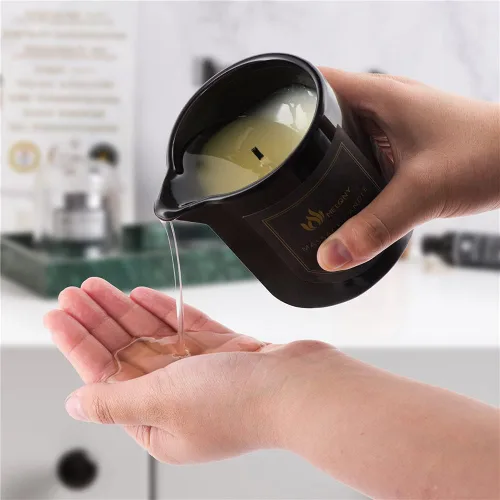 Miniatura 2 de MELONY Vela de masaje Suavizante suave para piel nutrida, hidratada y equilibrada 8.1 oz (ron de piña)