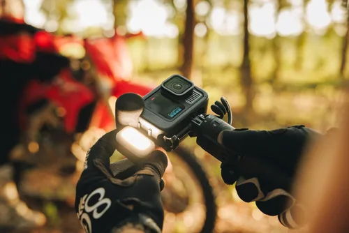Miniatura 7 de GoPro HERO13 Black Creator Edition - Incluye HERO13 Black, Volta (empuñadura de batería, trípode, control remoto), Media Mod, Light Mod, Batería