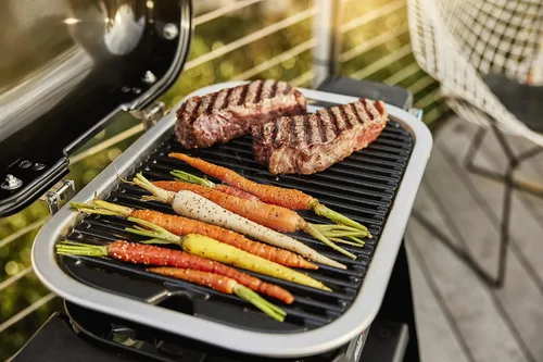 Miniatura 3 de Weber Lumin - Parrilla de barbacoa eléctrica compacta para exteriores, color negro - Ideal para espacios pequeños como patios, balcones y terrazas