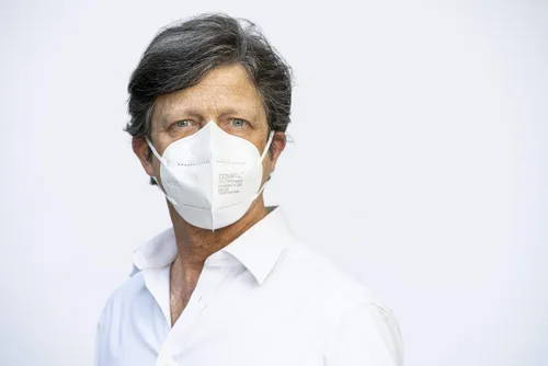 Miniatura 3 de Covaflu Mascarillas KN95, color blanco, paquete de 10 unidades, mascarillas KN95 para adultos, mascarillas desechables para uso diario y viajes