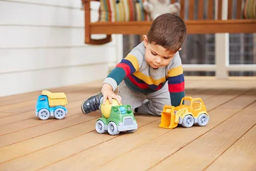 Miniatura 2 de Green Toys Vehículo de construcción incluye cuchara, volquete, mezclador, 1 personaje, paquete de 3 - 4C