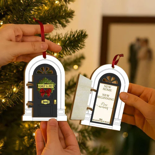 Miniatura 3 de Adorno Personalizado para Nuevo Hogar 2025, Regalos de Inauguración de Casa, Adornos de Puerta de Madera de 4 Capas, Nuestro Primer Adorno
