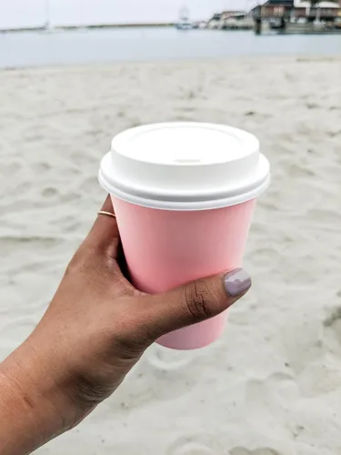 Miniatura 5 de BrewHouse - Tazas de café desechables con tapas, de 12 onzas, tazas de café de papel de lujo con tapas, 25 unidades, color rosa