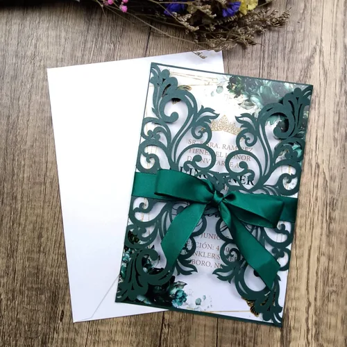 Miniatura 17 de 25 piezas de tarjetas de invitaciones de boda cortadas con láser con purpurina verde con sobres, hojas interiores en blanco, cintas
