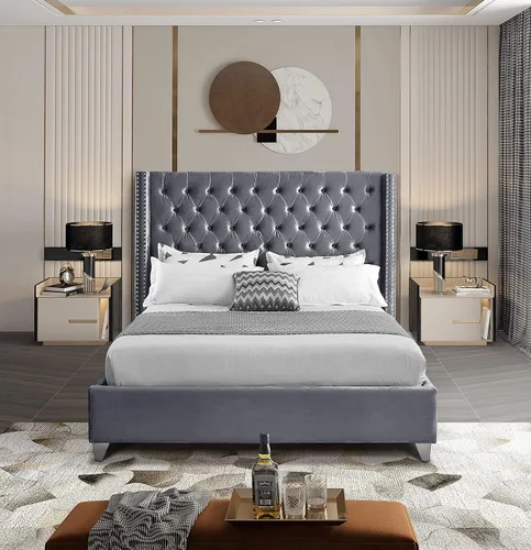 Miniatura 5 de Meridian Furniture – Cama con respaldo de terciopelo abotonado, Aiden-Q-Aiden, con recortes cromados con forma de cabezal de clavos y patas Gris