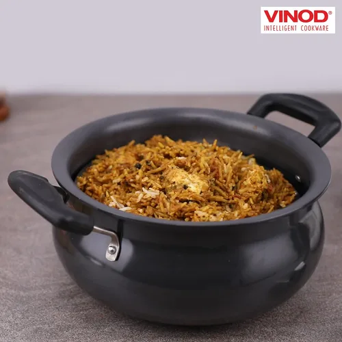 Miniatura 6 de Vinod Handi anodizado duro – Tapa de acero inoxidable – Tamaño mini – 2 litros (2.1 cuartos de galón) – Adecuado para Biryani, Pulao, Salsas – Olla