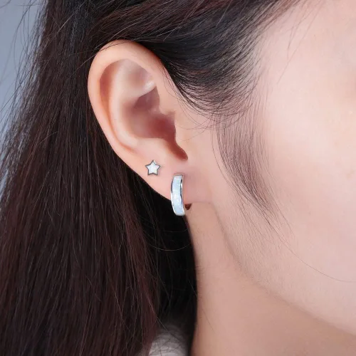 Miniatura 229 de CiNily Aretes Huggie de ópalo con bisagras, chapados en oro, hipoalergénicos, pequeños aretes de aro para mujeres, adolescentes, niñas, hombres
