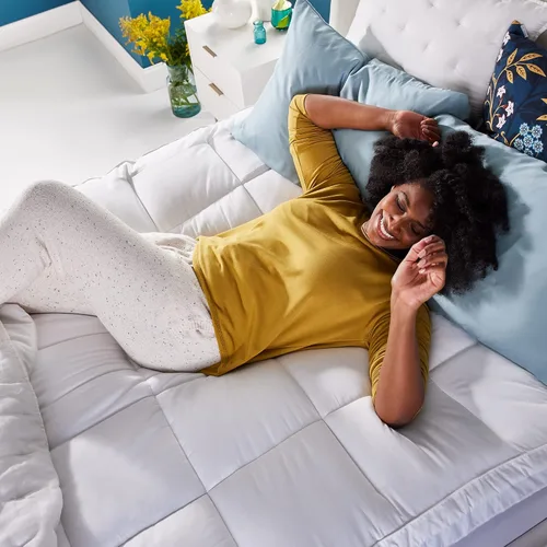 Miniatura 8 de Sleep Innovations - Cubrecolchón de gel de confort con espuma viscoelástica de memoria de doble capa, 4 pulgadas, tamaño California King, funda